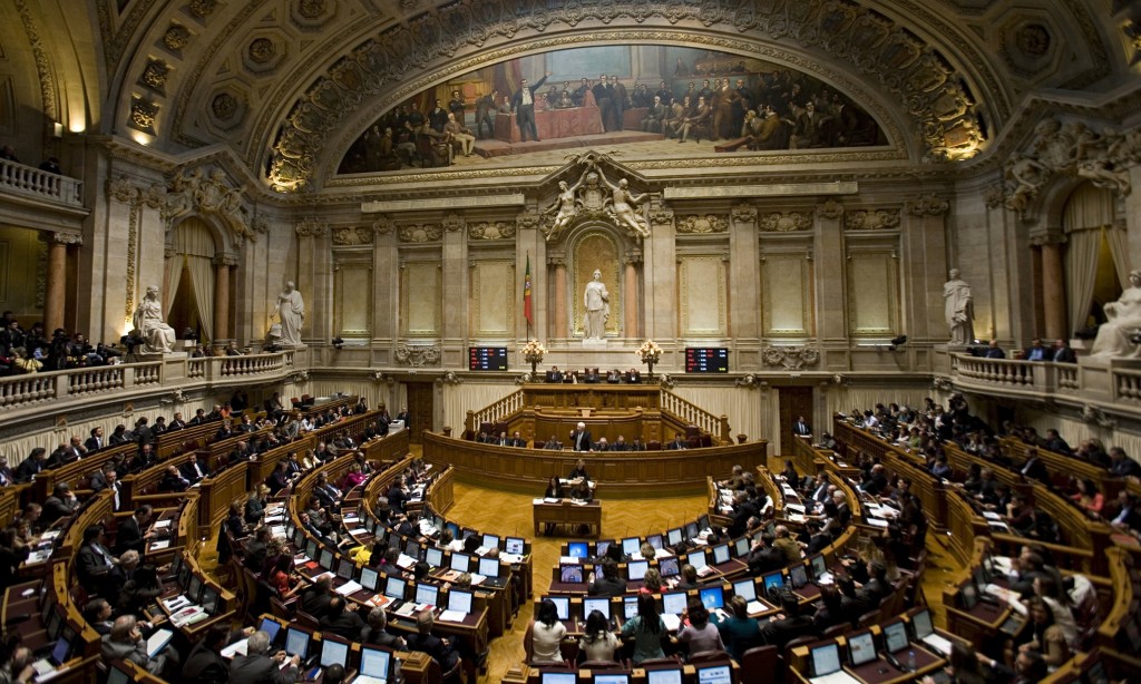 Kiterjesztették a jogokat (A portugál Parlament) - Fotó: The Guardian